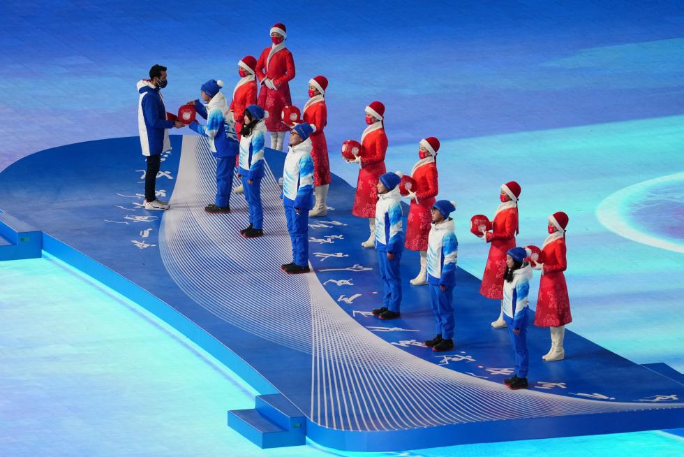 2022 Beijing Olympics - Closing Ceremony - National Stadium, Beijing, China - February 20, 2022. China flag is raised during the closing ceremony. REUTERS/Kim Hong-Ji TPX IMAGES OF THE DAY OLYMPICS-2022-CLOSING/