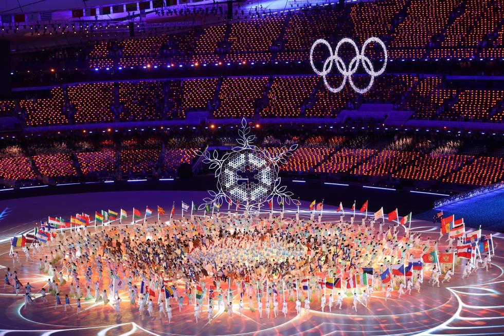 Beijing (China), 20/02/2022.- Fireworks illuminate the sky during the Closing Ceremony for the Beijing 2022 Olympic Games at the National Stadium, also known as Bird's Nest, in Beijing China, 20 February 2022. (Incendio) EFE/EPA/ROMAN PILIPEY
CHINA BEIJING 2022 OLYMPIC GAMES