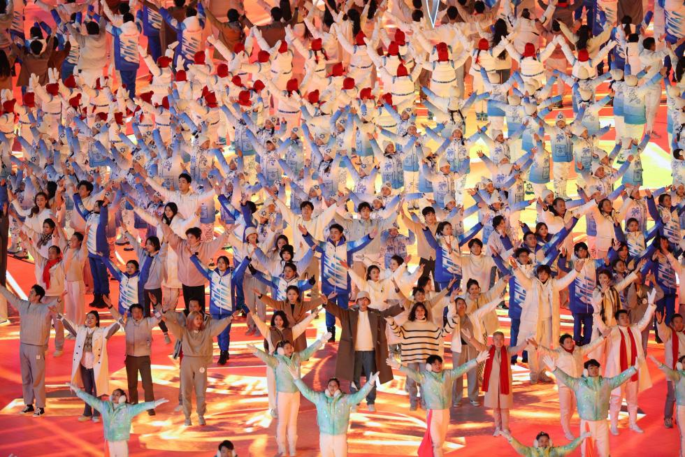 Beijing (China), 20/02/2022.- Artists perform during the Closing Ceremony for the Beijing 2022 Olympic Games at the National Stadium, also known as Bird's Nest, in Beijing China, 20 February 2022. EFE/EPA/JEROME FAVRE
CHINA BEIJING 2022 OLYMPIC GAMES
