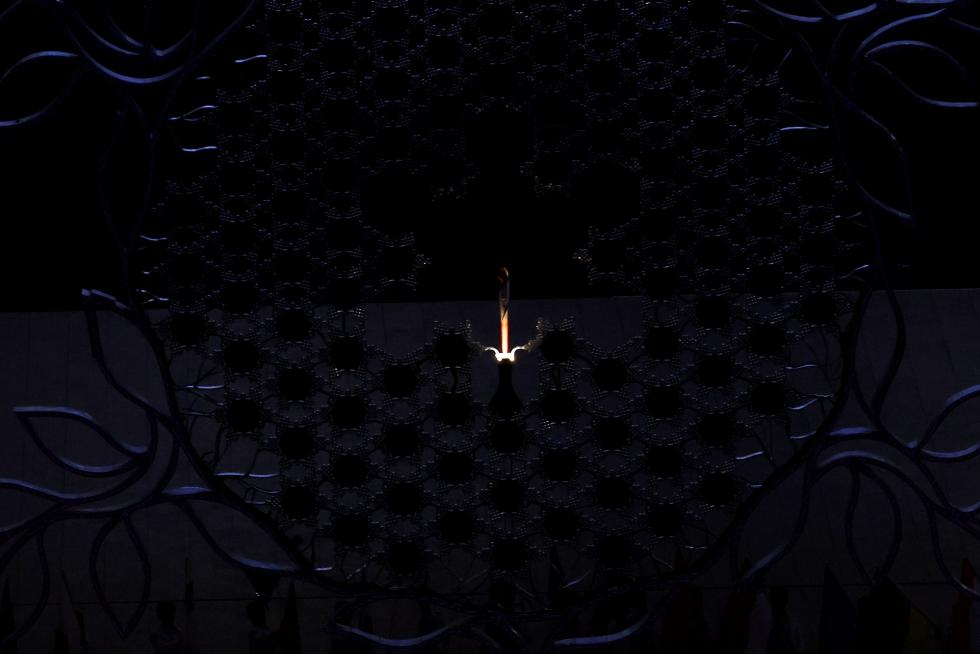 Beijing (China), 20/02/2022.- The Olympic Flame, seen within the Snowflake Cauldron, is going out during the Closing Ceremony for the Beijing 2022 Olympic Games at the National Stadium, also known as Bird's Nest, in Beijing China, 20 February 2022. EFE/EPA/FAZRY ISMAIL
CHINA BEIJING 2022 OLYMPIC GAMES