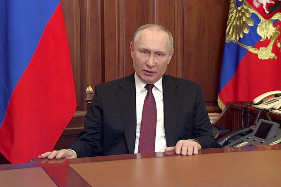 El presidente ruso Vladimir Putin anuncia en un video el comienzo de las operaciones militares en Ucrania.