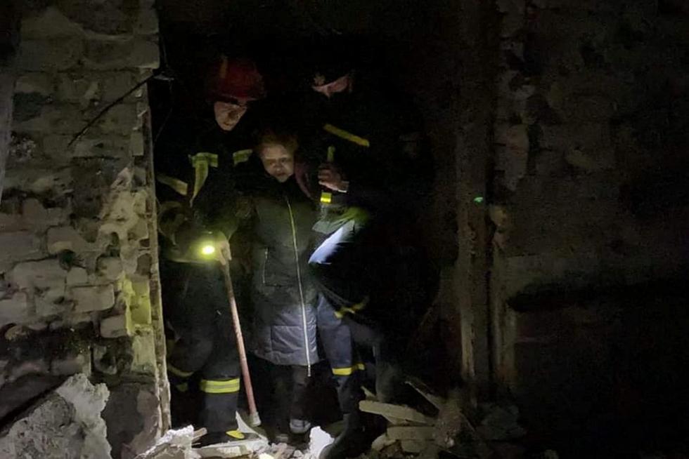 People gather in an air raid shelter in Kyiv, Ukraine February 25, 2022. REUTERS/Viacheslav Ratynskyi UKRAINE-CRISIS/KYIV-ALERT