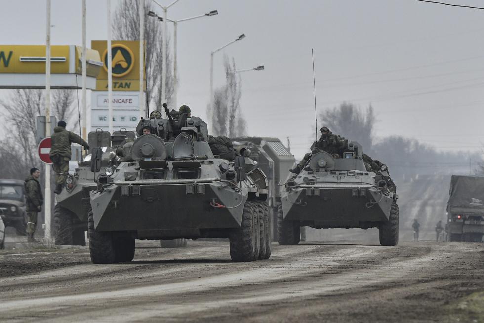 Tropas rusas en la ciudad de Armiansk en Crimea.