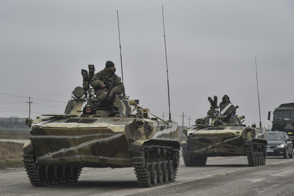 Tropas rusas en la ciudad de Armiansk en Crimea.