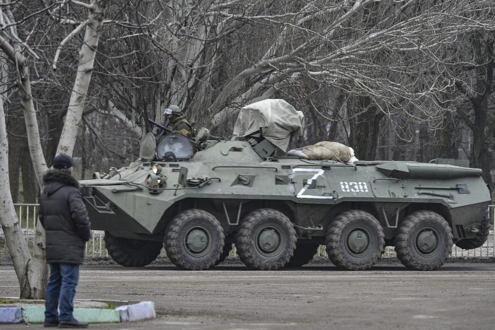Tropas rusas en la ciudad de Armiansk en Crimea.