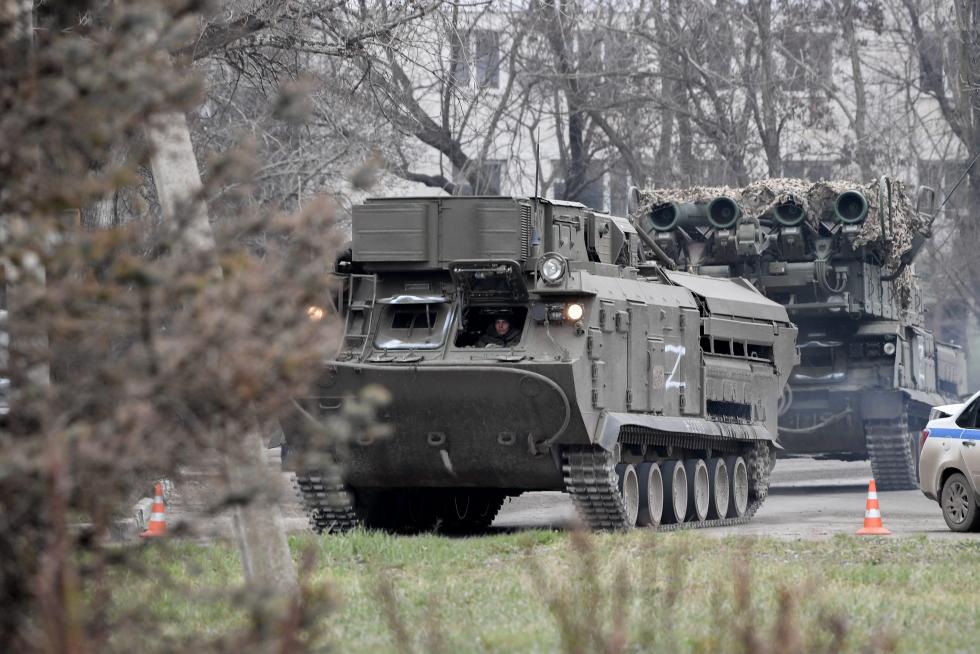 Tropas rusas en la ciudad de Armiansk en Crimea.