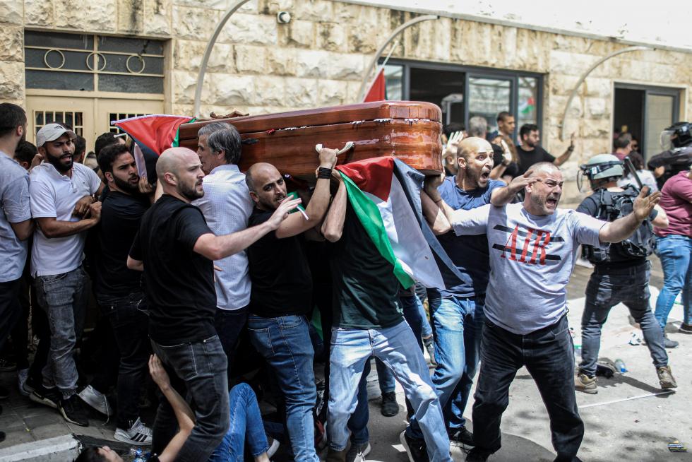 Enfrentamientos en el funeral de la periodista palestina asesinada
