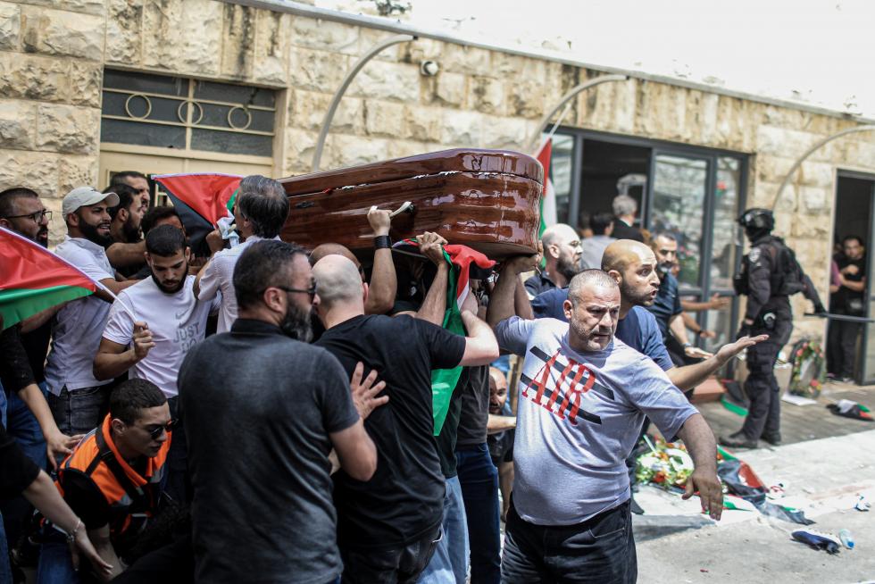 Enfrentamientos en el funeral de la periodista palestina asesinada