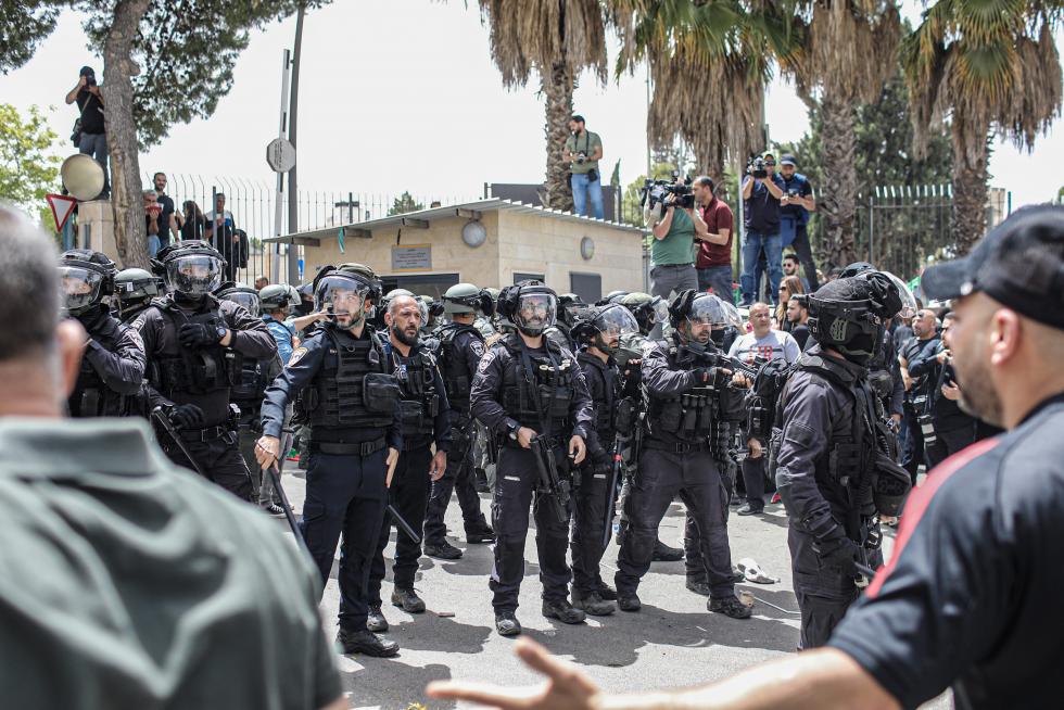 Enfrentamientos en el funeral de la periodista palestina asesinada