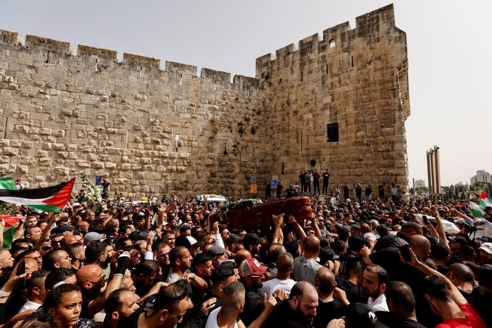Family and friends carry the coffin of Al Jazeera reporter Shireen Abu Akleh, who was killed during an Israeli raid in Jenin in the occupied West Bank, during her funeral in Jerusalem, May 13, 2022. REUTERS/Ammar Awad ISRAEL-PALESTINIANS/JOURNALIST