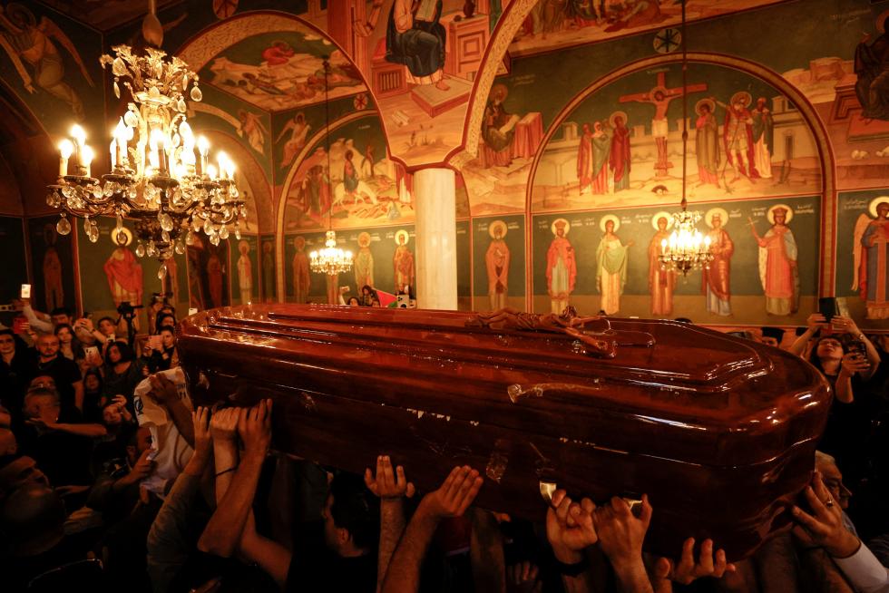 Family and friends carry the coffin of Al Jazeera reporter Shireen Abu Akleh, who was killed during an Israeli raid in Jenin in the occupied West Bank, during her funeral in a church in Jerusalem, May 13, 2022. REUTERS/Ammar Awad ISRAEL-PALESTINIANS/JOURNALIST