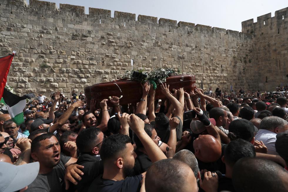 Family and friends carry the coffin of Al Jazeera reporter Shireen Abu Akleh, who was killed during an Israeli raid in Jenin in the occupied West Bank, during her funeral in a church in Jerusalem, May 13, 2022. REUTERS/Ammar Awad ISRAEL-PALESTINIANS/JOURNALIST