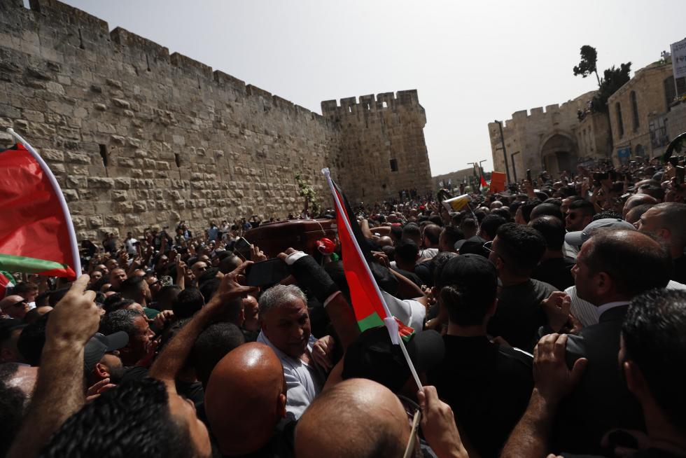 Family and friends carry the coffin of Al Jazeera reporter Shireen Abu Akleh, who was killed during an Israeli raid in Jenin in the occupied West Bank, during her funeral in a church in Jerusalem, May 13, 2022. REUTERS/Ammar Awad ISRAEL-PALESTINIANS/JOURNALIST