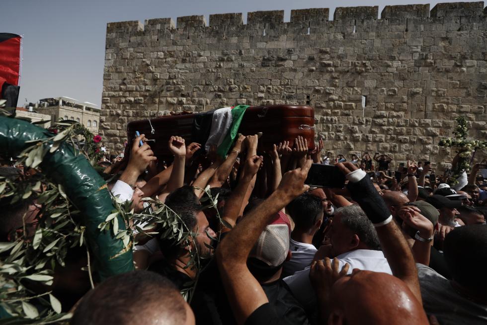 Family and friends carry the coffin of Al Jazeera reporter Shireen Abu Akleh, who was killed during an Israeli raid in Jenin in the occupied West Bank, during her funeral in a church in Jerusalem, May 13, 2022. REUTERS/Ammar Awad ISRAEL-PALESTINIANS/JOURNALIST