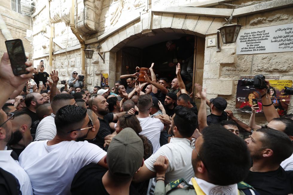 Family and friends carry the coffin of Al Jazeera reporter Shireen Abu Akleh, who was killed during an Israeli raid in Jenin in the occupied West Bank, during her funeral in a church in Jerusalem, May 13, 2022. REUTERS/Ammar Awad ISRAEL-PALESTINIANS/JOURNALIST