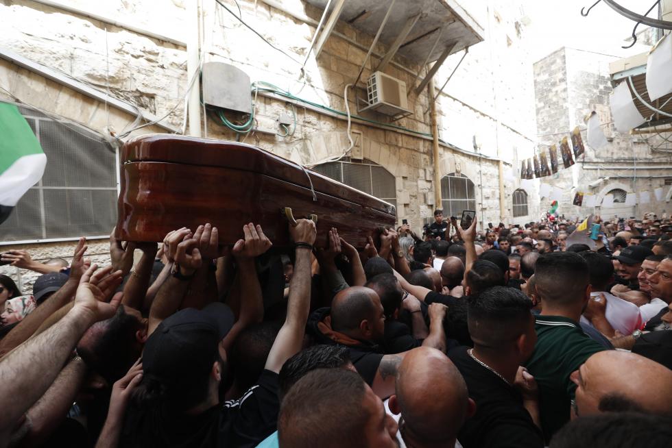 Family and friends carry the coffin of Al Jazeera reporter Shireen Abu Akleh, who was killed during an Israeli raid in Jenin in the occupied West Bank, during her funeral in a church in Jerusalem, May 13, 2022. REUTERS/Ammar Awad ISRAEL-PALESTINIANS/JOURNALIST