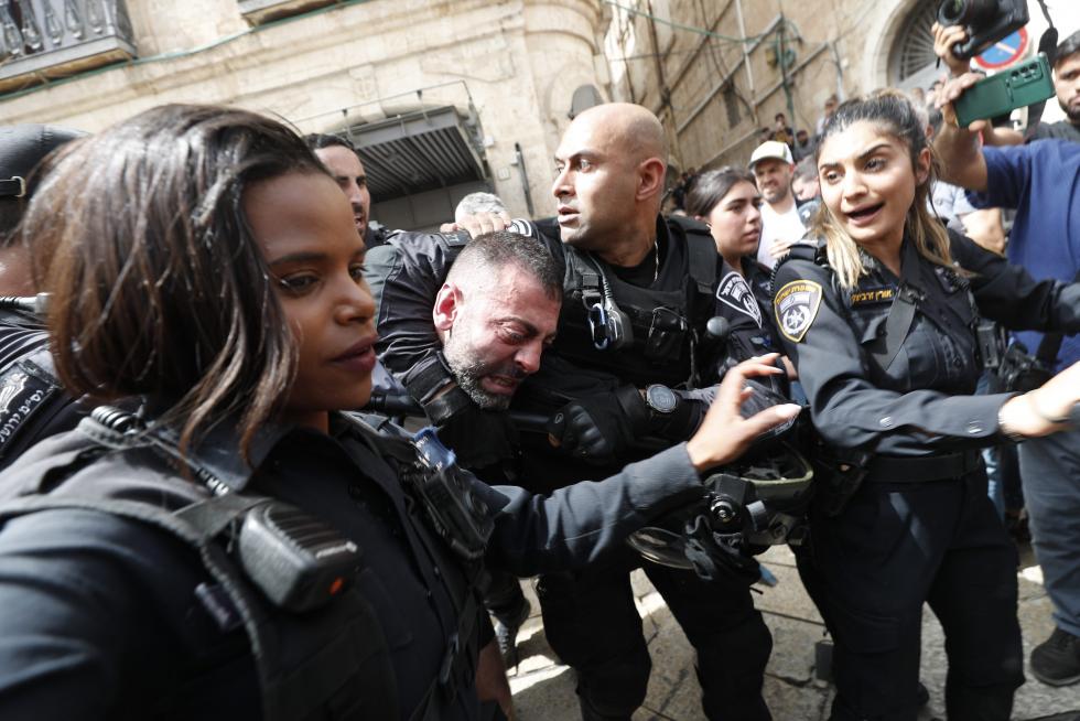 Family and friends carry the coffin of Al Jazeera reporter Shireen Abu Akleh, who was killed during an Israeli raid in Jenin in the occupied West Bank, during her funeral in a church in Jerusalem, May 13, 2022. REUTERS/Ammar Awad ISRAEL-PALESTINIANS/JOURNALIST