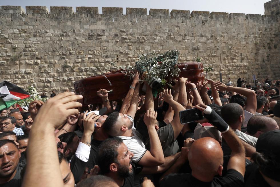Family and friends carry the coffin of Al Jazeera reporter Shireen Abu Akleh, who was killed during an Israeli raid in Jenin in the occupied West Bank, during her funeral in a church in Jerusalem, May 13, 2022. REUTERS/Ammar Awad ISRAEL-PALESTINIANS/JOURNALIST