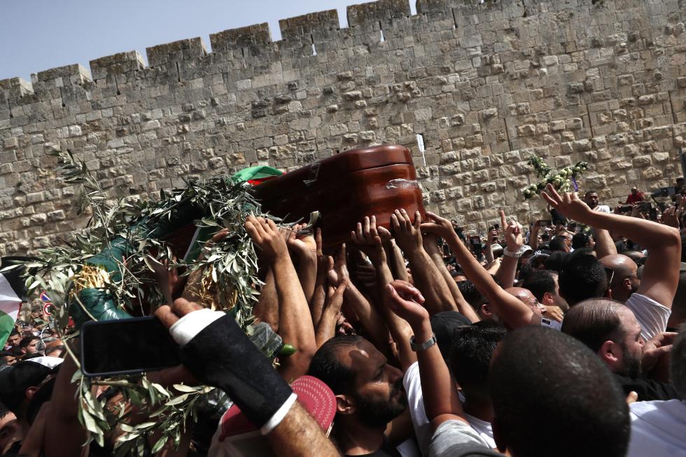 Family and friends carry the coffin of Al Jazeera reporter Shireen Abu Akleh, who was killed during an Israeli raid in Jenin in the occupied West Bank, during her funeral in a church in Jerusalem, May 13, 2022. REUTERS/Ammar Awad ISRAEL-PALESTINIANS/JOURNALIST
