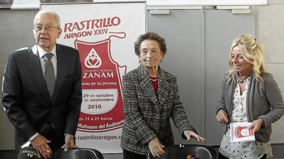 Enrique Santamaría, Ana María Cortés y Pía Arcal, ayer en la presentación del Rastrillo Aragón.