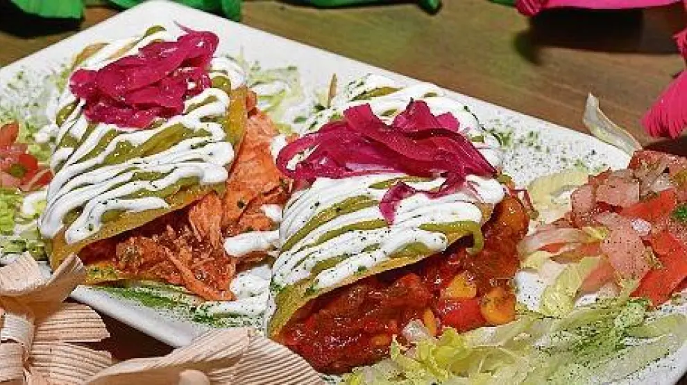 Las quesadillas mexicanas de rajas y de pollo que preparan en La Quebradora.