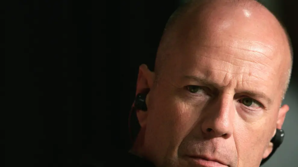 El actor estadounidense Bruce Willis luce su calva sin complejos..