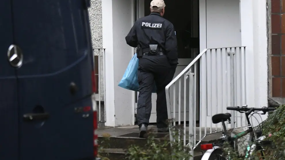 La policía alemana detiene al presunto terrorista sirio fugado.
