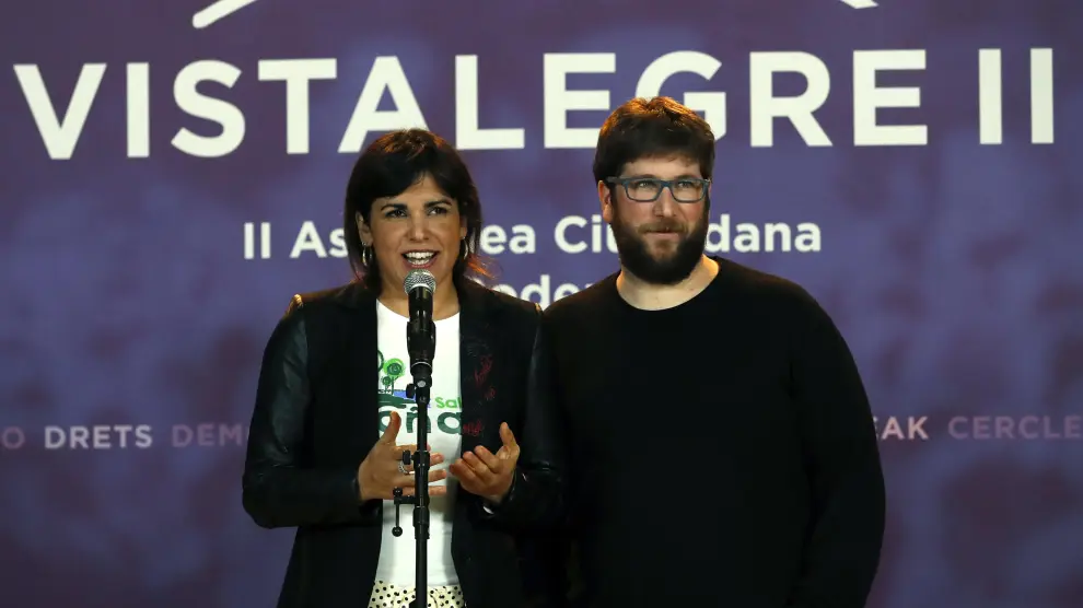 Miguel Urbán, a la derecha, eurodiputado de Podemos.