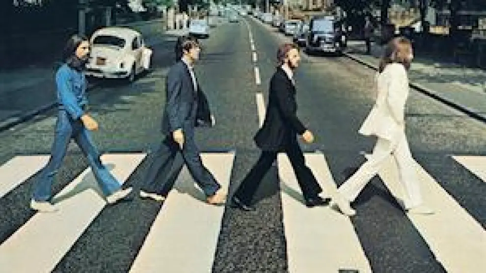 Los Beatles jugaron constantemente con la melodía y el arreglo.