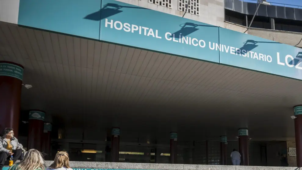 Entrada principal del hospital Clínico de Zaragoza.