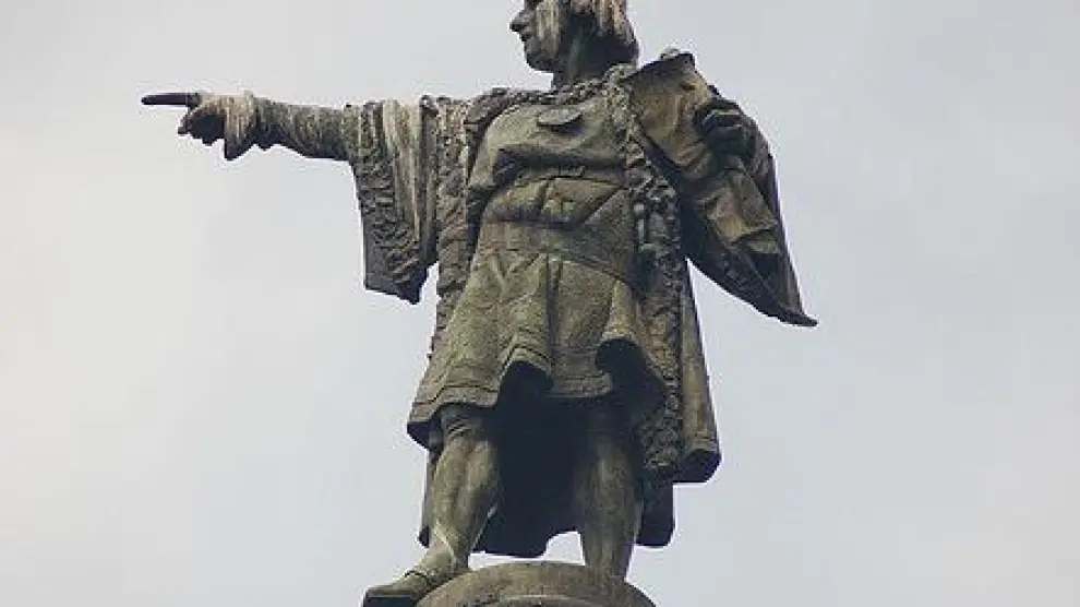 Imagen de una estatua de Cristóbal Colón.