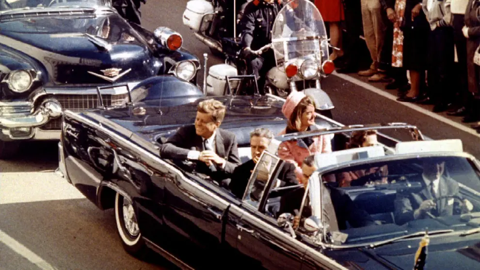 John F. Kennedy momentos antes de ser asesinado en 1963.