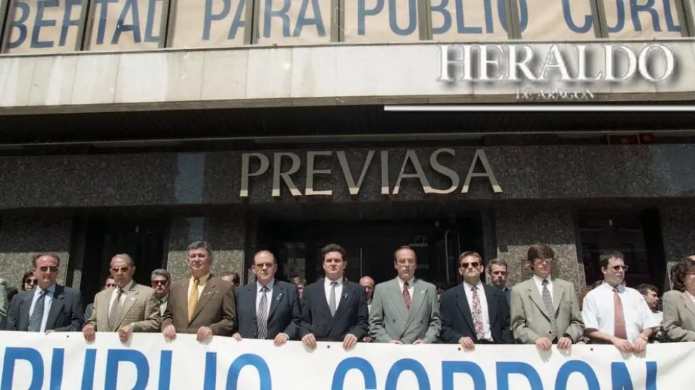Concentración a las puertas de Previasa en Zaragoza el 15 de mayo de 1997, dos años después del secuestro de Publio Cordón, para pedir la libertad del empresario.