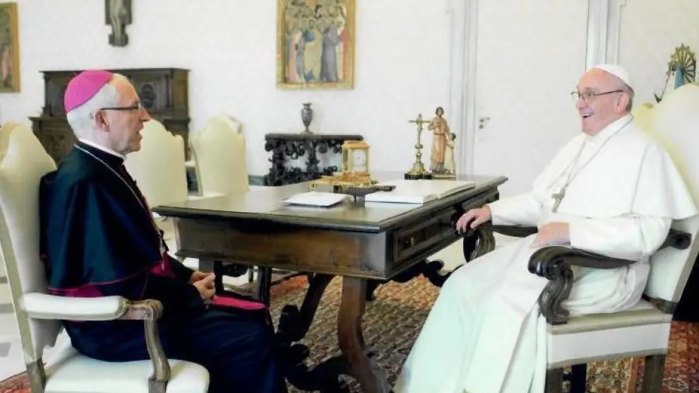El obispo de Tarazona junto al Papa Francisco durante su reciente visita al Vaticano