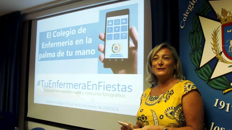 Carmen Tosat, vicepresidenta del Colegio, presentando la nueva 'app' y el concurso fotográfico