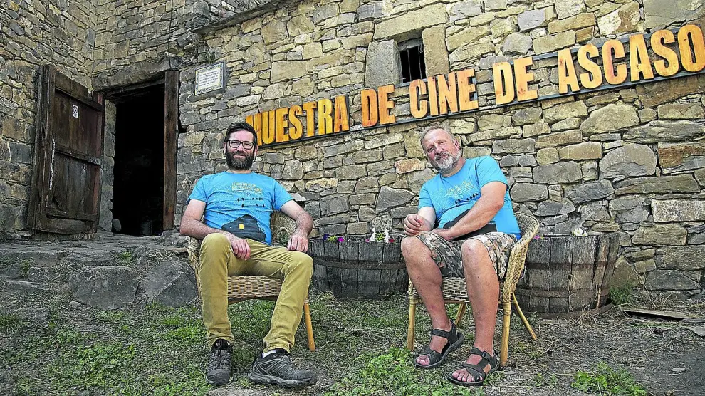 Miguel Cordero derecha y Néstor Prades, codirectores del Festival de Ascaso.