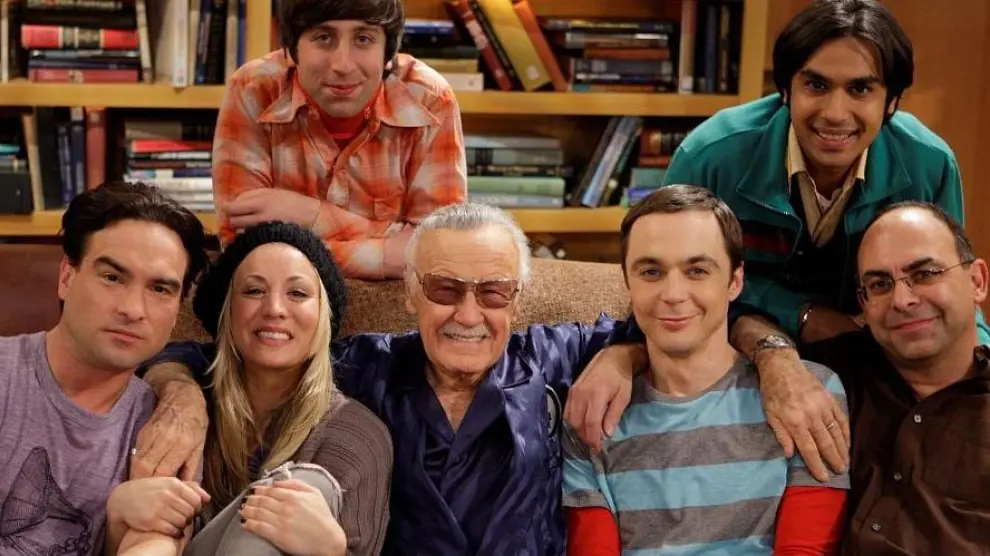 Los actores de 'The Big Bang Theory' junto a Stan Lee.