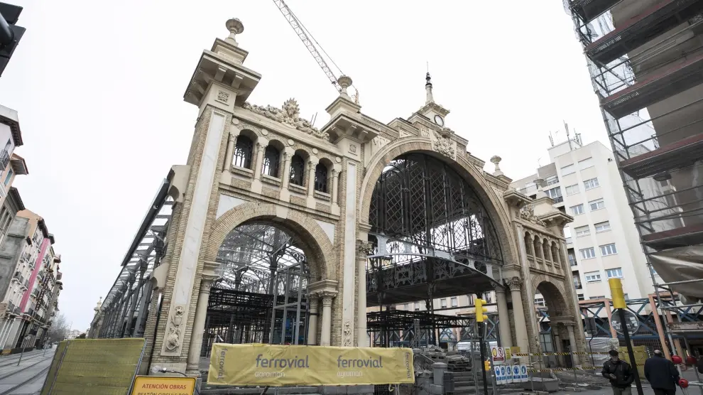 Obras de rehabilitación en el Mercado Central de Zaragoza que previsiblemente estarán acabadas para las Fiestas del Pilar