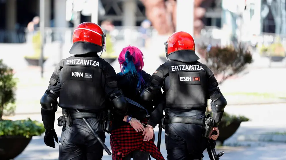 Los incentes en Bilbao durante el mitin de Vox se saldan con cinco detenidos y siete contusinados.