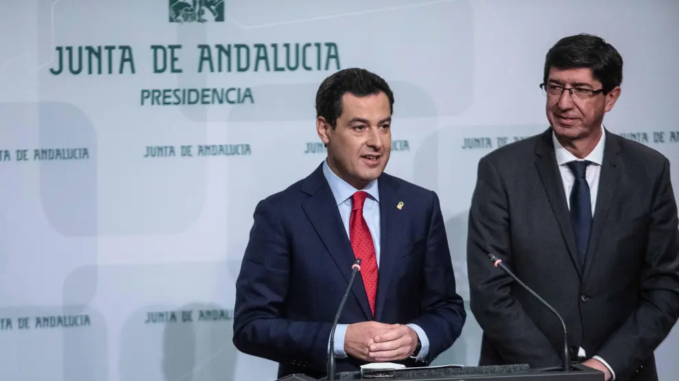 El presidente de la junta de Andalucía, Juanma Moreno, y el vicepresidente, Juan Marín.