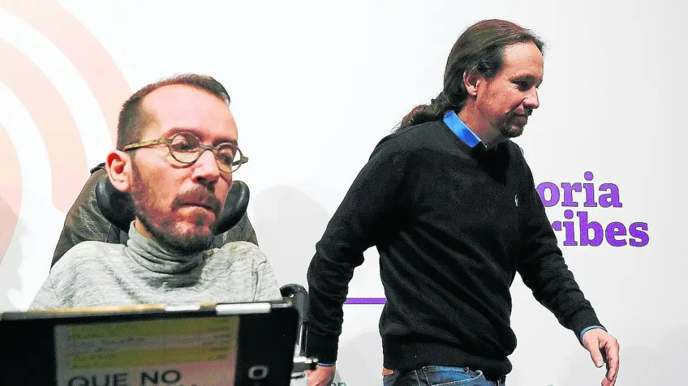 El cabeza de lista de la coalición en Zaragoza, Pablo Echenique, junto al secretario general.