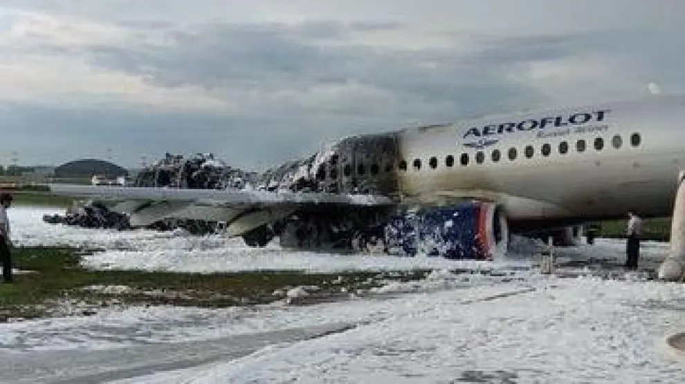 A view shows a damaged Aeroflot Sukhoi Superjet 100 passenger plane after an emergency landing at Moscow's Sheremetyevo airport, Russia May 5, 2019. Picture taken May 5, 2019. City News "Moskva"/Handout via REUTERS  ATTENTION EDITORS - THIS IMAGE WAS PROVIDED BY A THIRD PARTY. NO ARCHIVES. NO RESALES. MANDATORY CREDIT. [[[REUTERS VOCENTO]]] RUSSIA-AIRPLANE/
