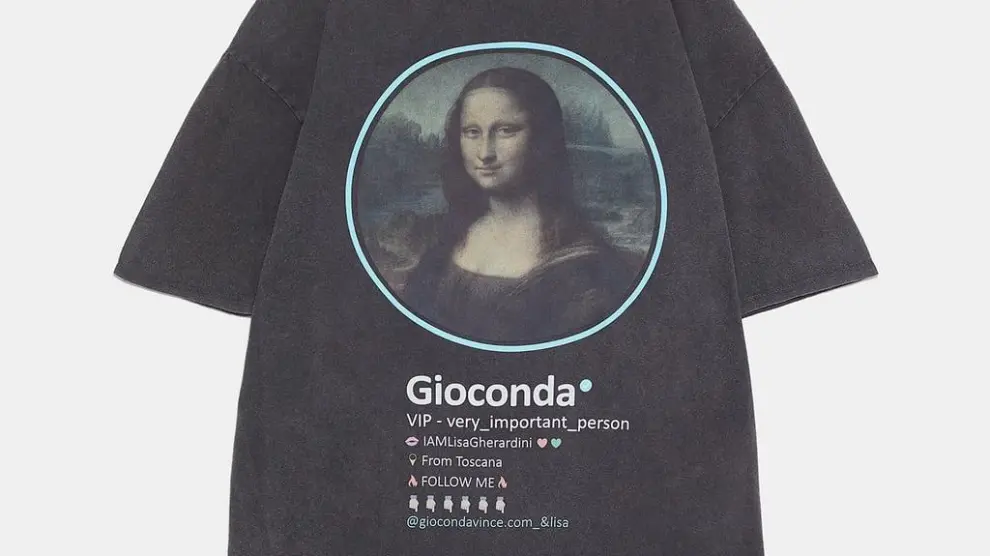 La camiseta retrata a La Gioconda como 'influencer' de Instagram.