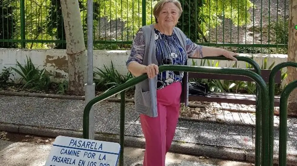 Pilar Margarita, ejercitándose en el parque de mayores del centro Pedro Laín Entralgo.