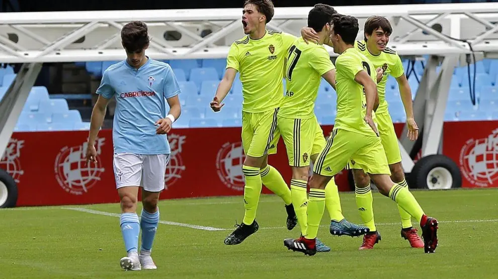 El Real Zaragoza celebra uno de los goles contra el Celta.