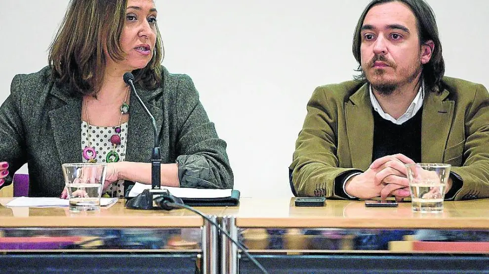 La consejera de Educación, Mayte Pérez, con su director general de Cultura, Nacho Escuín.
