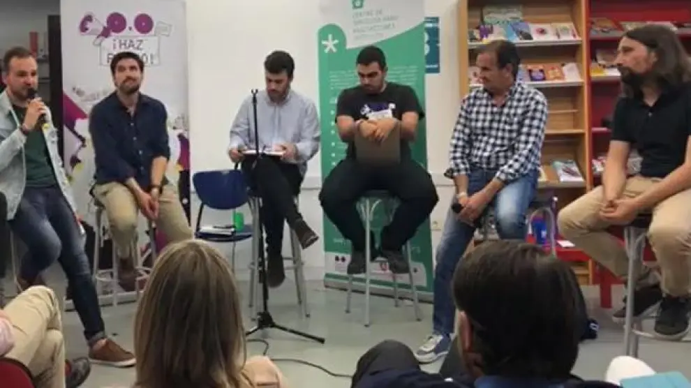Imagen del debate que celebró el Consejo Juventud Zaragoza en la sede de la calle de San Lorenzo.