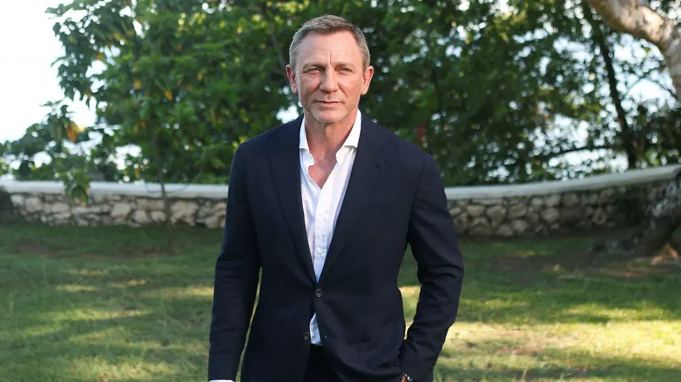 Actor Daniel Craig poses for a picture during a photocall for the British spy franchise's 25th film set for release next year, titled "Bond 25" in Oracabessa, Jamaica April 25, 2019. REUTERS/Gilbert Bellamy [[[REUTERS VOCENTO]]] FILM-JAMES BOND/