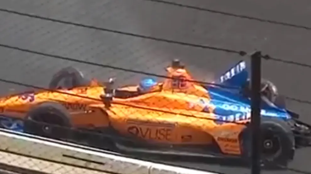 Imagen del choque de Fernando Alonso contra el muro.