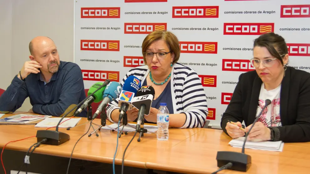 Manuel Pina, Mari Cruz Vicente y Sonia García, este viernes en Zaragoza.